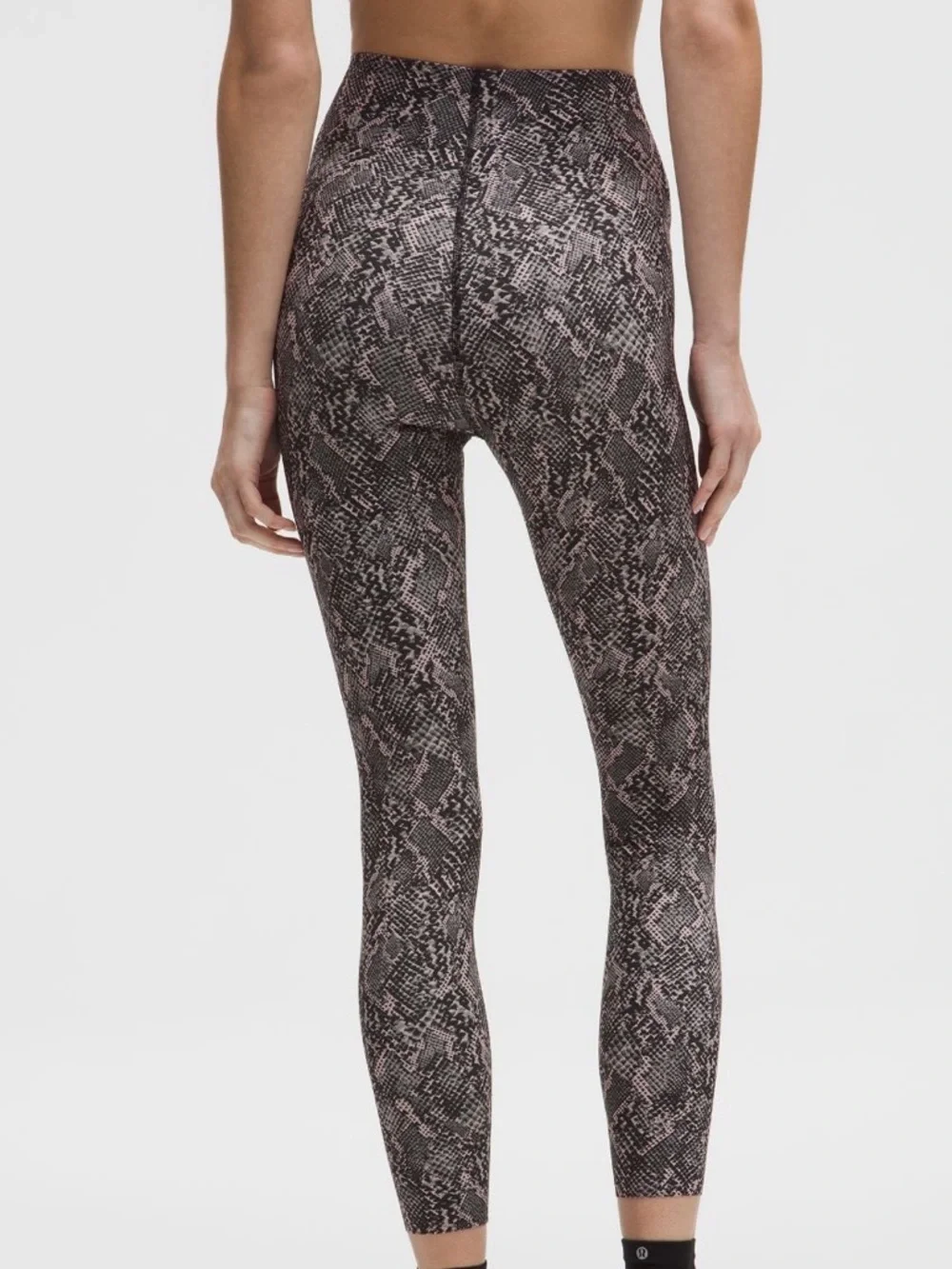 ✨ Lululemon Glow Up SHR Tight 28” Size 4 Snakeskin Print NWT ✨